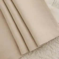 ELSA Beige gordijn kant en klaar voor haakjes. Stofdetail 2.