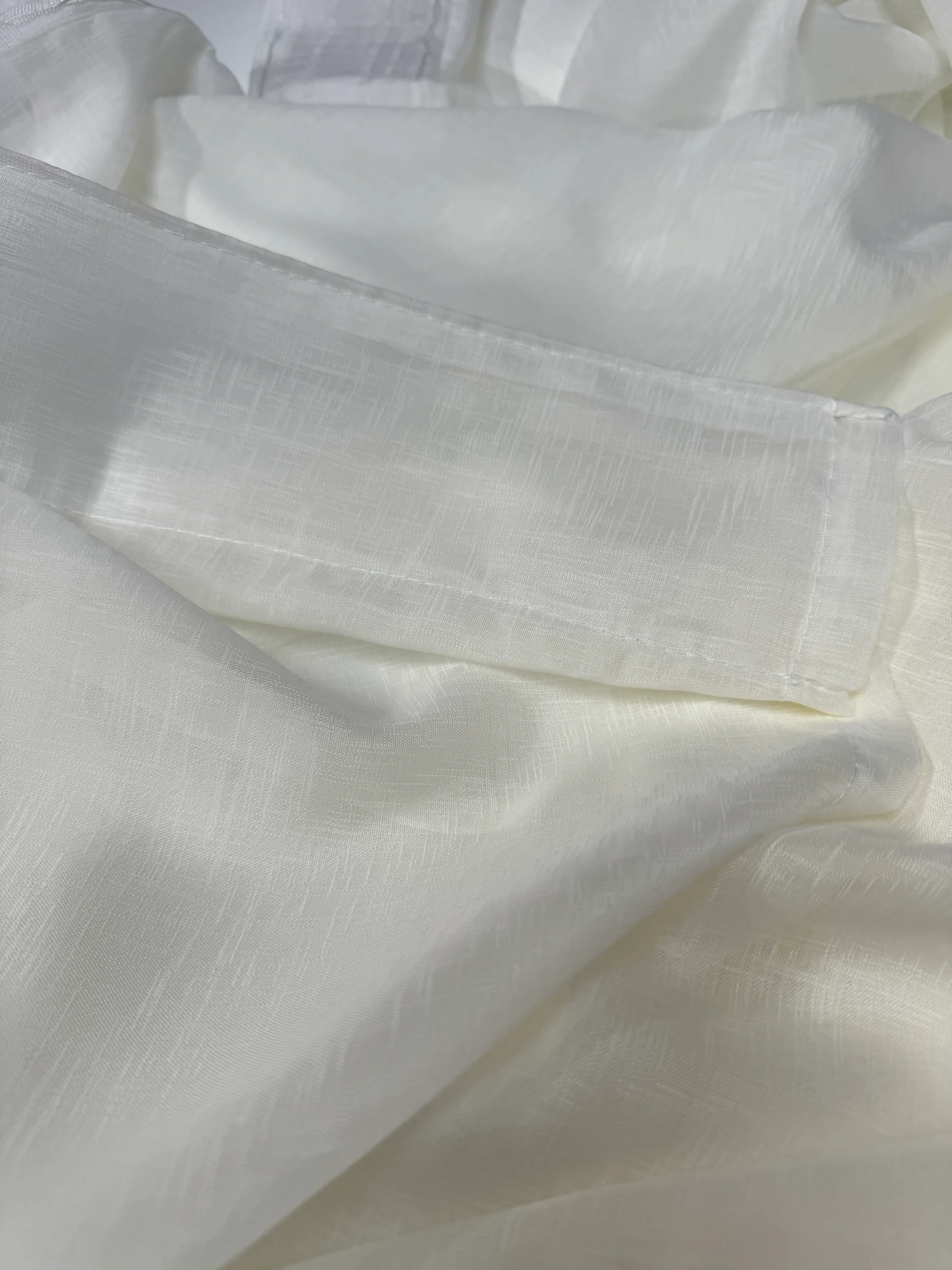 Bibiana Off White met loodveter detail plooiband