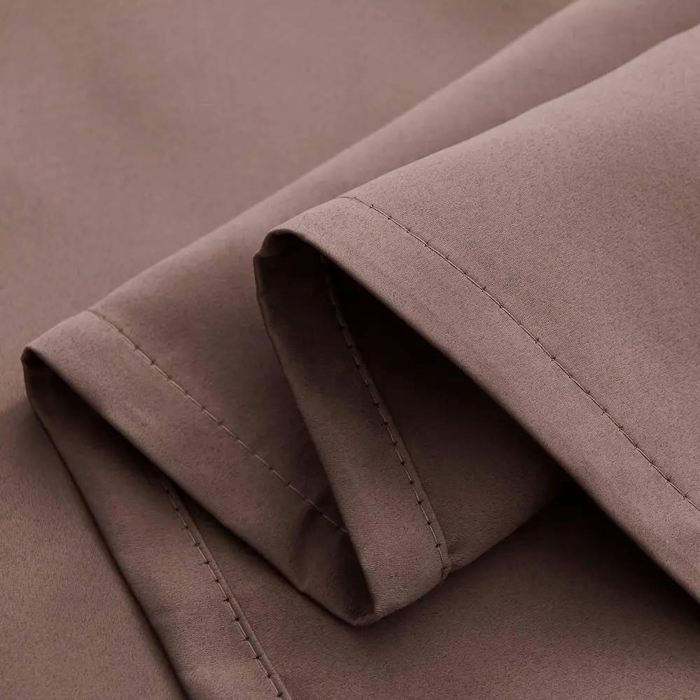 Elsa Ruben verduisterend gordijn Donker taupe detail onderkant