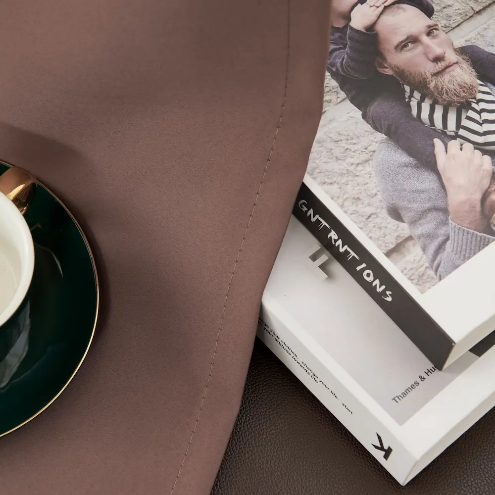 Elsa Ruben verduisterend gordijn Donker taupe zijkant-2