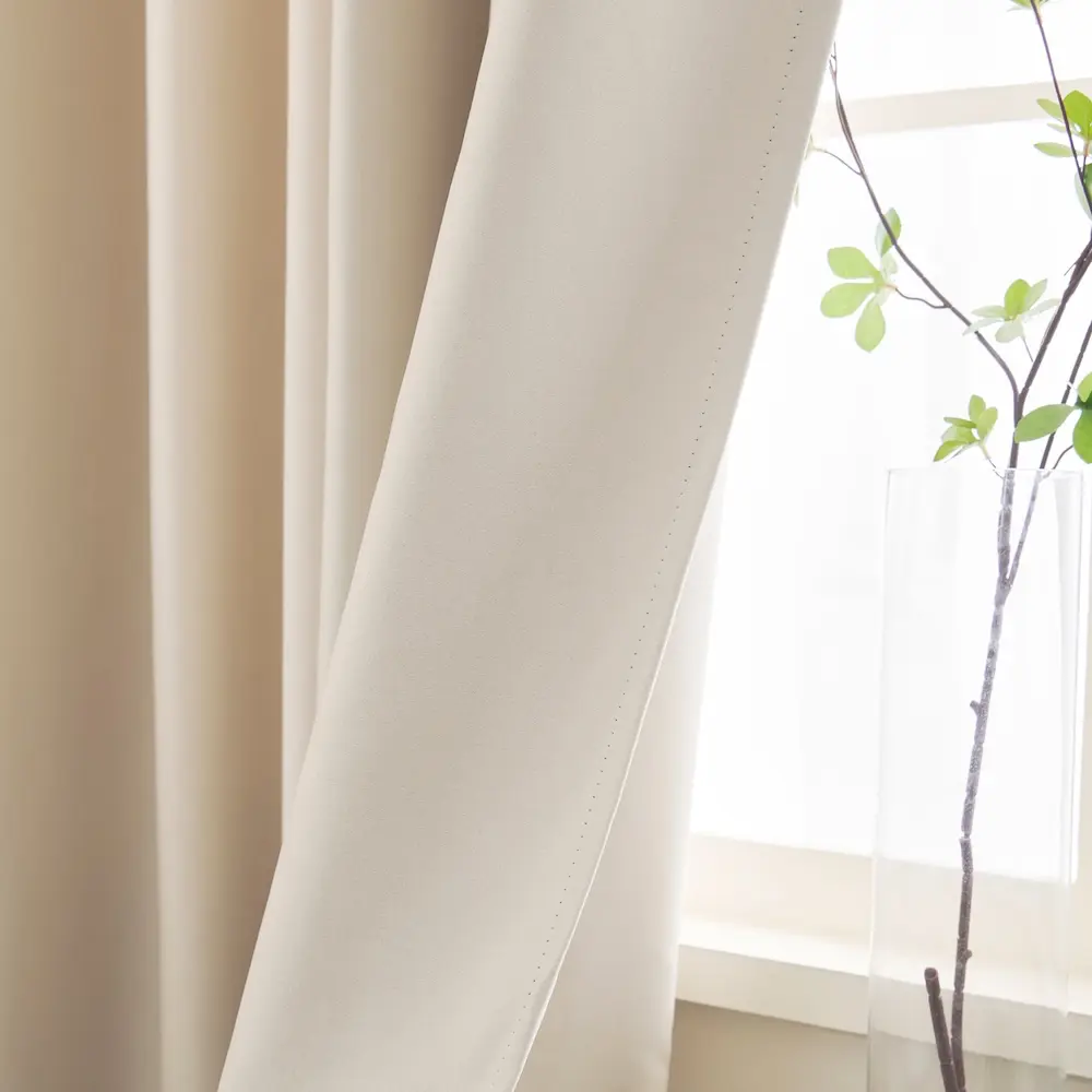 Lemoni semi-verduisterend gordijn met plooiband of ringen off white detail zijkant