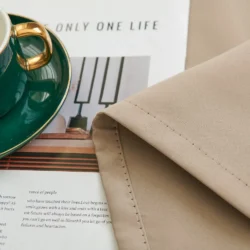 semi verduisterend Licht taupe Elsa en Ruben onderkant afwerking