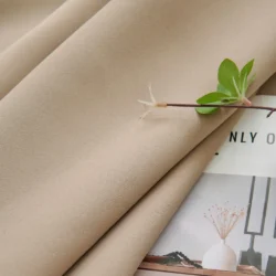 semi verduisterend Licht taupe Elsa en Ruben stofdetail 2