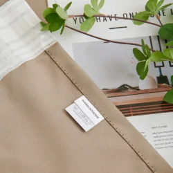 semi verduisterend Licht taupe Elsa plooiband met merklabel