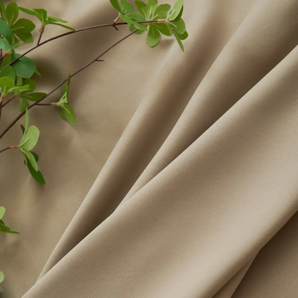 Ruben Elsa Lemoni Licht taupe stof detail