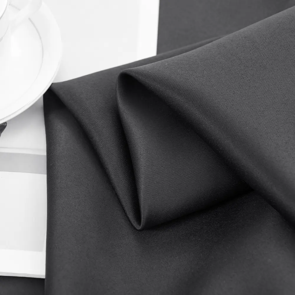 Ruben en Elsa zwart verduisterend gordijn met ringen stofdetail 2