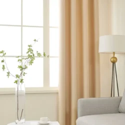 Ruben beige semi-verduisterende gordijnen vooraanzicht