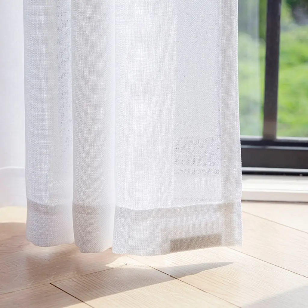 Olivia vitrage helder wit met hanglood voor een strakke plooi