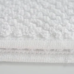 Maroyathome handdoeken van 100% katoen in wit zijn vakkundig afgewerkt