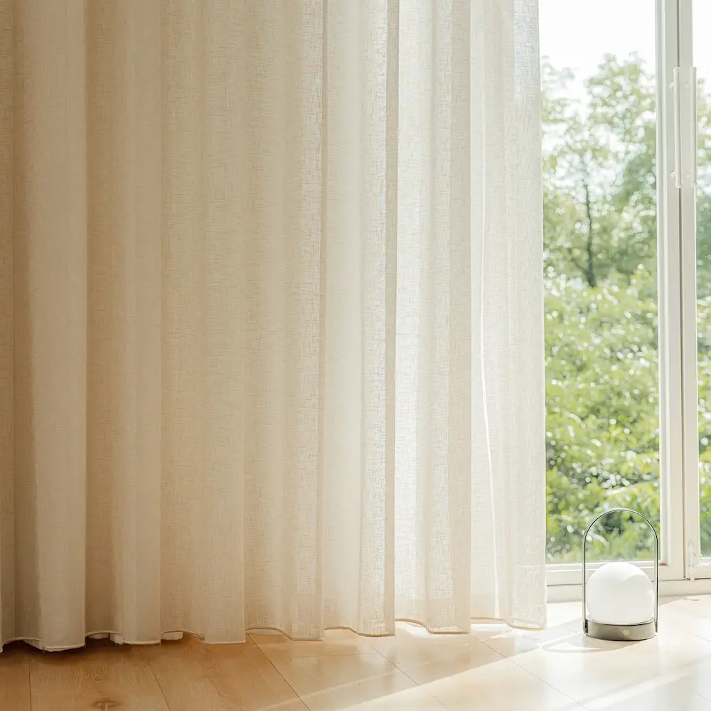 Bibiana vitrage kant en klaar - Beige - Met zoom en loodveter , kant en klaar. Voor een strak resultaat. Luxe en functionele uitstraling.