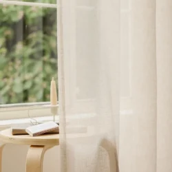 Bibiana vitrage kant en klaar - Beige - Volledig afgewerkt en afgezoomed.