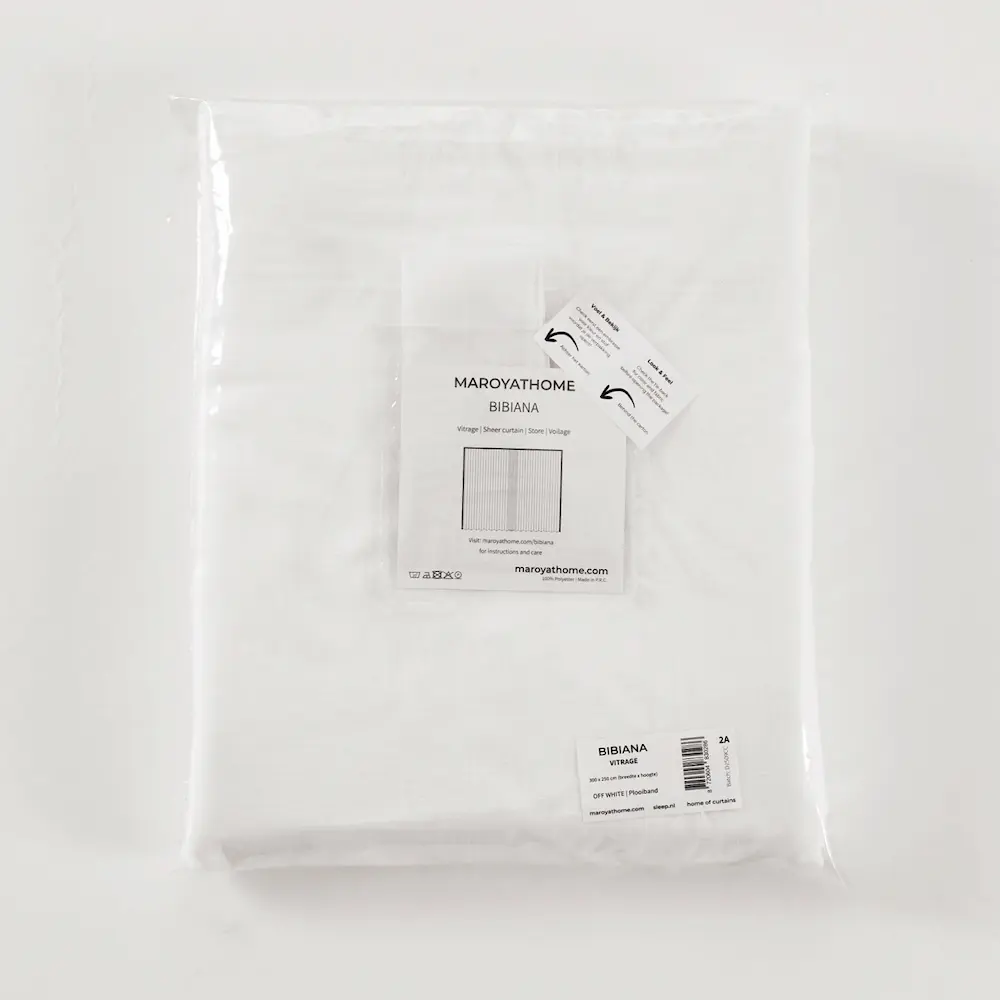 Bibiana vitrage kant en klaar met plooiband - Off White - Volledig afgewerkt en afgezoomed. Met loodveter. Voorbeeld in verpakking