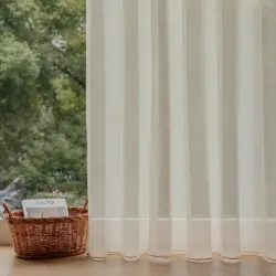 Bibiana kant en klaar vitrage Creme - met loodveter. Privacy en lichtinval.