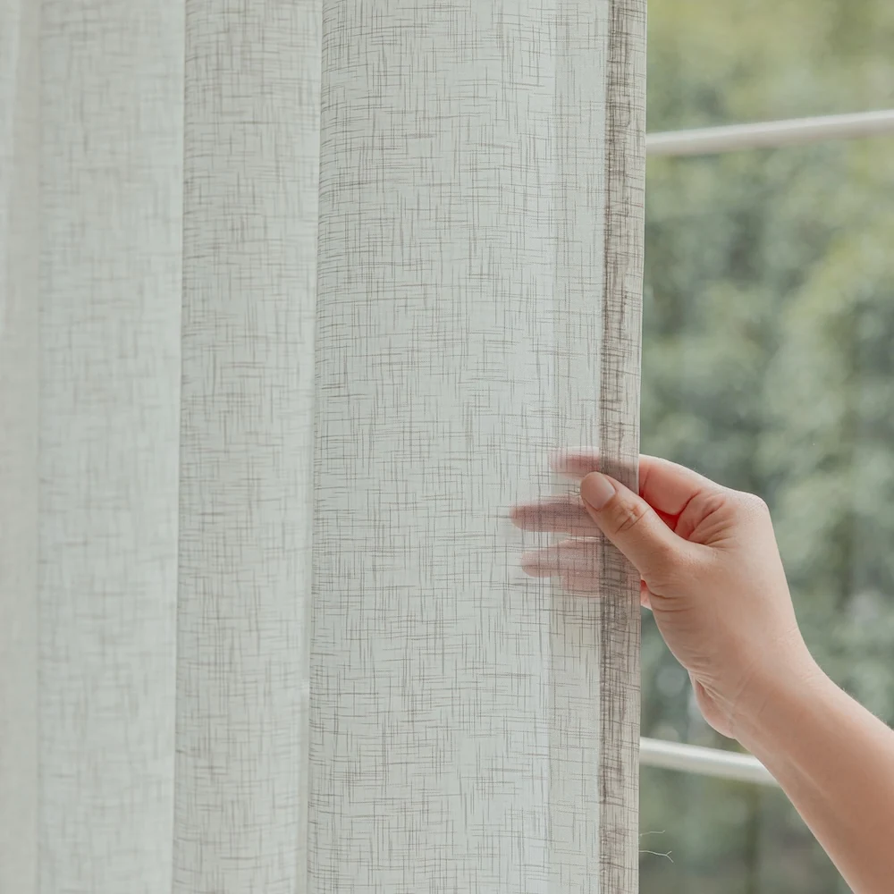 Bibiana kant en klaar vitrage Licht Gijs Groen - met loodveter. Inclusief schelphaken en embrasse. Kant en klaar afgewerkt.