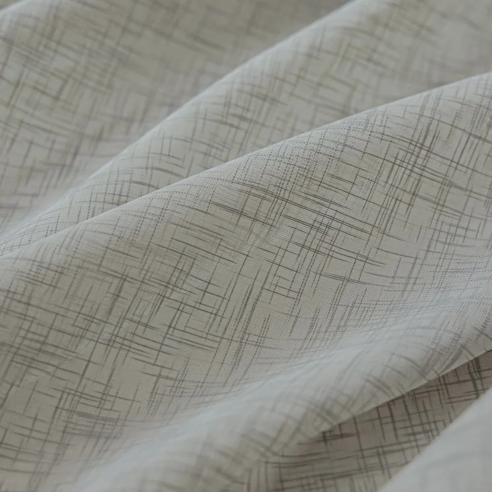 Bibiana kant en klaar vitrage Licht Gijs Groen - met loodveter. Inclusief schelphaken en embrasse. Katoen geweven stof.