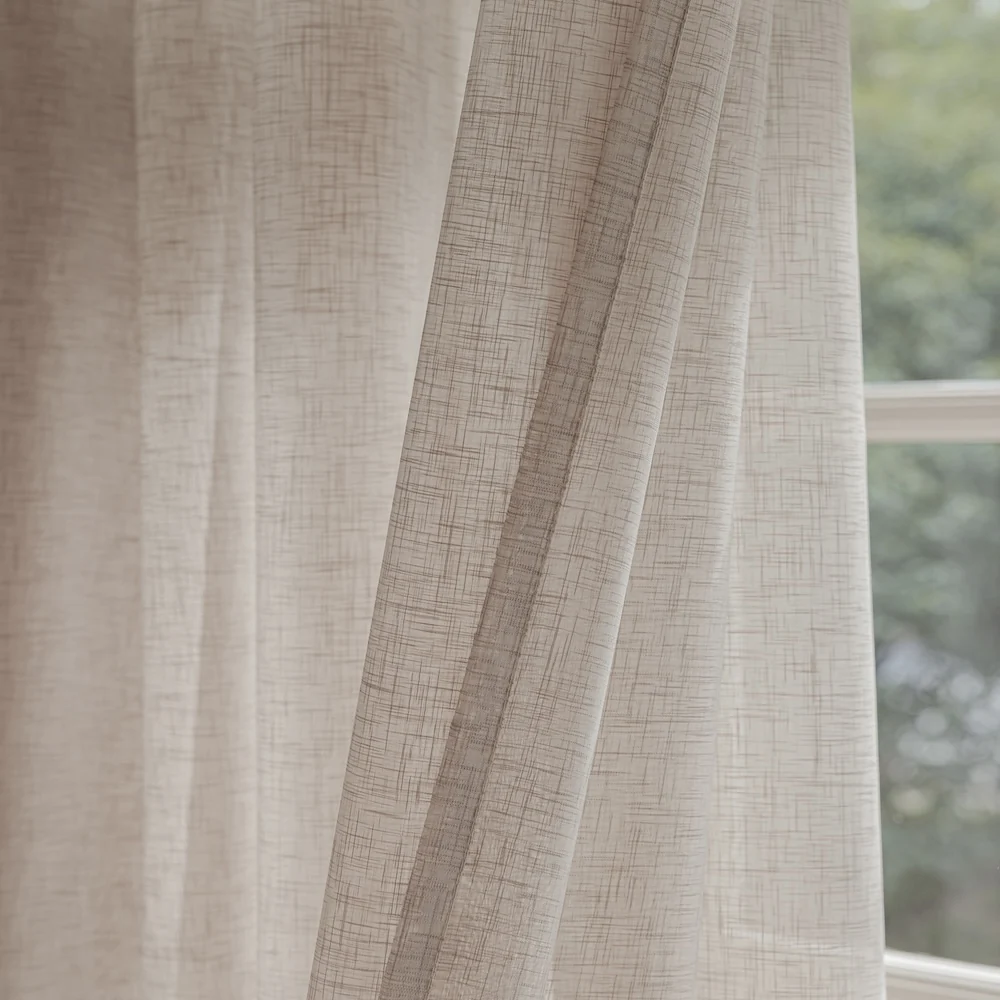 Bibiana kant en klaar vitrage Zandsteen Taupe - Naturel - met loodveter. Inclusief schelphaken en embrasse. Luxe afgewerkt met loodveter.