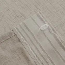 Bibiana kant en klaar vitrage Zandsteen Taupe - Naturel - met loodveter. Inclusief schelphaken en embrasse. Multifunctionale plooiband