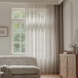 Bibiana kant en klaar vitrage Zandsteen Taupe - Naturel - met loodveter. Inclusief schelphaken en embrasse. Luxe uistraling.