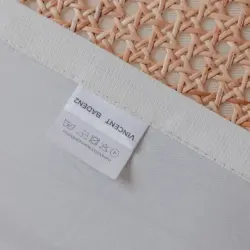 Vincent kant en klaar Off White 100% verduisterend gordijn. Lichtdicht , isolerend. Detail merklabel.