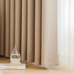 Elsa Naturel kleur verduisterende gordijnen. Onderkant zichtbaar met afwerking detail