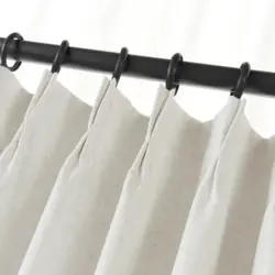 Marion 100% verduisterend Off White linnen gordijn. Detail dubbele plooi aan roede.